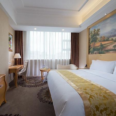 Vienna Hotel Guangzhou Baiyun Airport Екстер'єр фото
